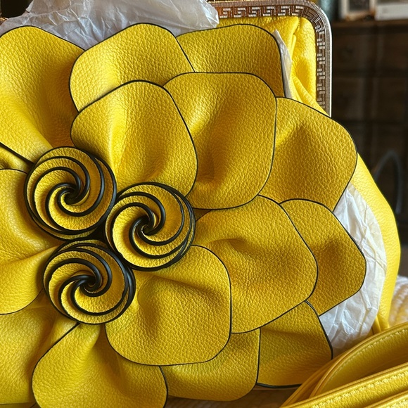 Yellow Floral leather two way Handbag - New - Picture 3 of 12